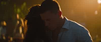 I wonder what she's saying. - The Lost City