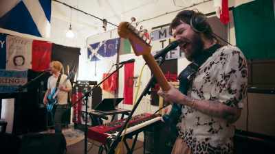 ♪ I won't deceive at all ♪ - Biffy Clyro: Cultural Sons of Scotland