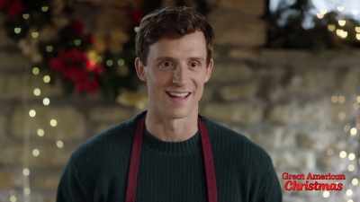 I work here at
the bakery with Aaron - A Dash of Christmas