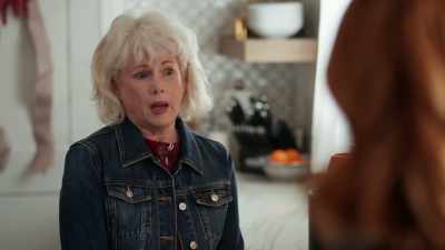 I would do it myself,
but... I don't like to. - Christmas with the Campbells