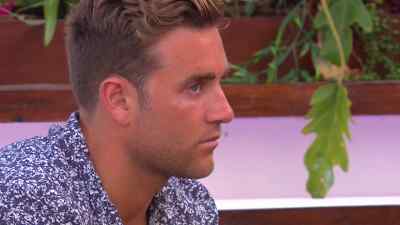 I would like to couple up with this girl - Love Island Australia