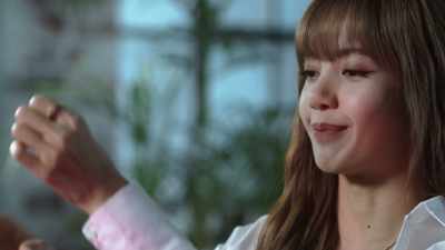 I would lower it
until it was the same height as me. - Blackpink: Light Up the Sky