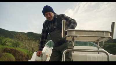 I wouldn't trust him
to shine my hubcaps. - Far North