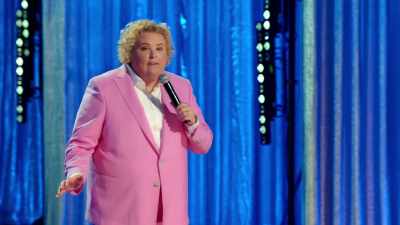 I would've never bought
a ticket on the quiet car, - Fortune Feimster: Crushing It