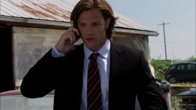 - Yeah?
- Talked to the father. He checks out. - Supernatural