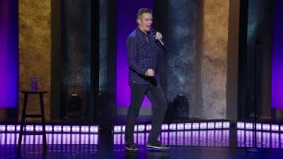 Ia stâlpul în braţe! Ia-l în braţe!" - Brian Regan: Nunchucks and Flamethrowers