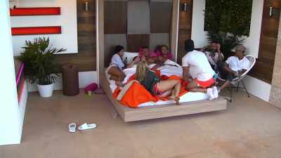 IAIN: After all that
testosterone, it's time
for some text‐osterone. - Love Island