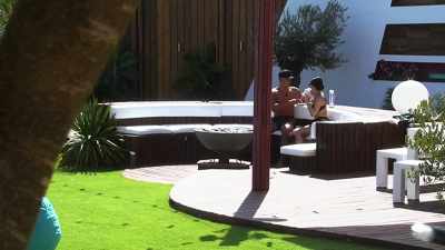 IAIN: Alex heads over - Love Island