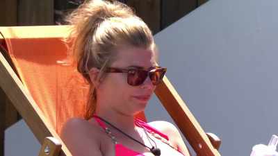 IAIN: In the kitchen,
Alex is giving Sophie - Love Island