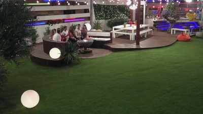 IAIN: Ladies and gentlemen,
raise your glasses - Love Island
