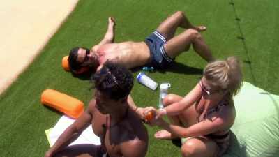 IAIN: Olivia's decided
to mark her territory - Love Island