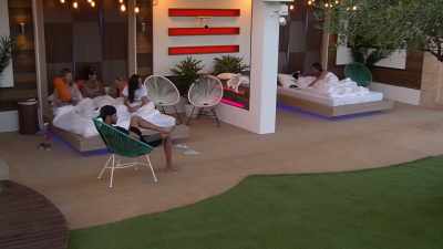 IAIN: Scott's
about to receive
a very exciting text, - Love Island