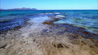 IAIN: Welcome
to the Weekly Hot List, - Love Island