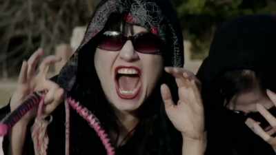 Iako je to pakao. - Dracula in a Women's Prison