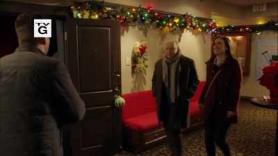 Ian, I'd like you to meet
Charles Finley, my uncle. - Marrying Father Christmas
