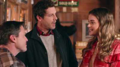 (Ian)
Well, I'm gonna leave you two
to get acquainted. - Christmas Love Letter