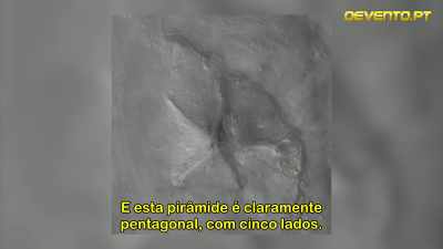 Iar această piramidă
este clar pentagonală, cu cinci fețe. - The Cosmic Secret