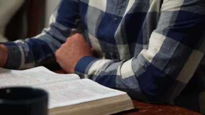Iar motivul este că, - American Gospel: Christ Alone