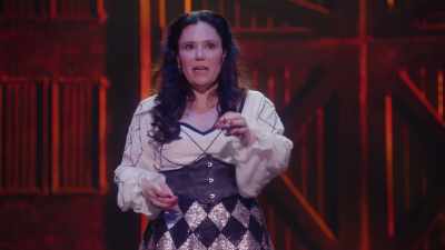 Iată ceva interesant, - Alex Borstein: Corsets & Clown Suits