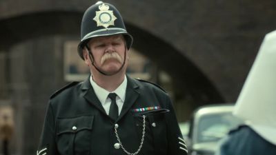 Iced buns. - Call the Midwife