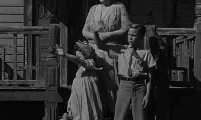 [ Icey ]
Wave your hands. Great sakes. - The Night of the Hunter