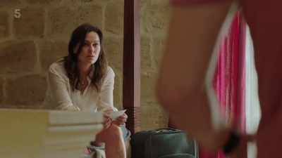 I'd better call her. - The Holiday