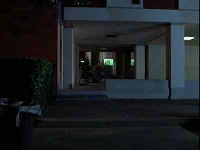 - I'd choose the same.
- Stop him! - Remington Steele