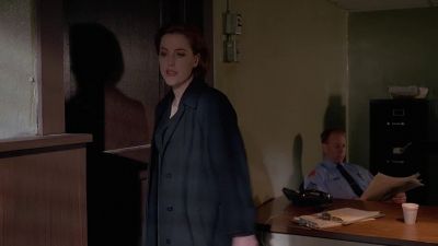 - I'd like to get back in here.
- It should be open. - The X-Files