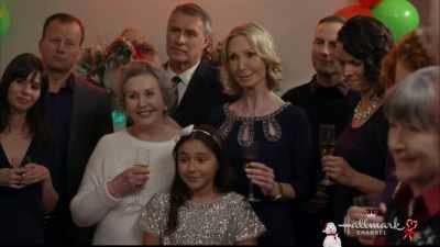 I'd like to give a special
thank you to Candace - Entertaining Christmas