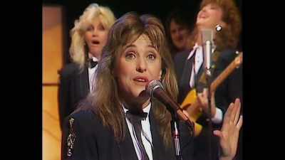 I'd like to introduce my backing
singers. - Suzi Q