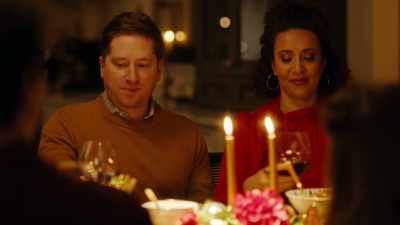 I'd like to make a toast.
(chuckles) - Mom's Christmas Boyfriend