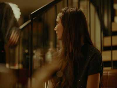 I'd like to see the loft.
- Sure. - Girl Picture