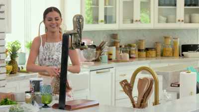 I'd love to talk you through how to use that thing, - Selena + Chef