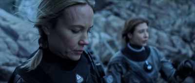- Ida? Are you in?
- Yeah, I'm coming. - Breaking Surface