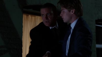Idiot!
We need her alive. - Supernatural