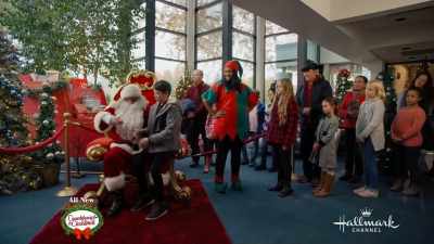 Ţie îţi dau mai multe acadele, băiete.
Crăciun fericit ! - A Dickens of a Holiday!