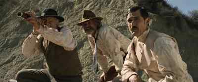- ¡Dios mío!
- ¿Qué? - Bone Tomahawk