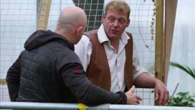 If it bites,
pour some vodka in its throat - Britain's Tiger Kings - On the Trail with Ross Kemp