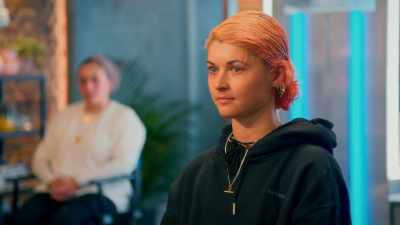 If we break it down,
it's a mucky red eye. - Glow Up: Britain's Next Make-Up Star