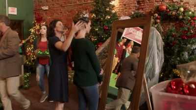 If you can go get some hairspray
to maybe hold that-- - Christmas in Louisiana