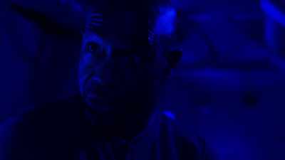 If we can make it
to the filtration room, - Deep Blue Sea 2