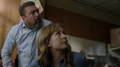If we don't hear
what's happening in there, - The Rookie: Feds