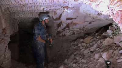 If you don't look what's up,
you might have - Outback Opal Hunters