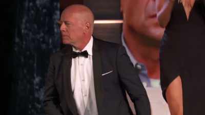 ♪ If you don't
respect yourself ♪ - Comedy Central Roast of Bruce Willis