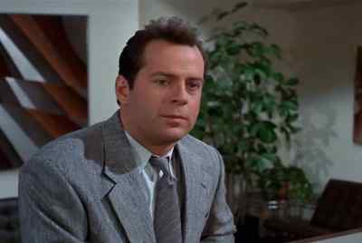 If she gets any calls,
send them into my office, all right? - Moonlighting