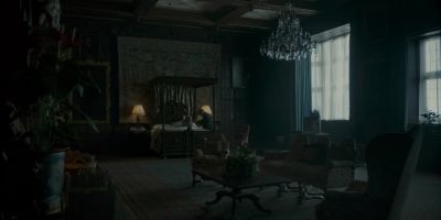 If Her Majesty could lean forward. - The Crown