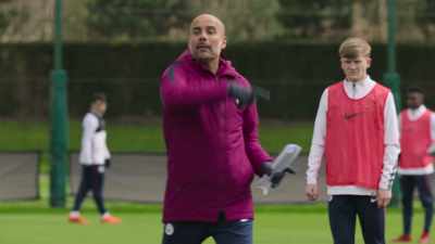 If he's pressed,
you trail back for the same concept. - All or Nothing: Manchester City
