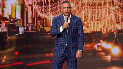 If I bend forward, the
motherfucker hits the floor. - Russell Peters: Deported