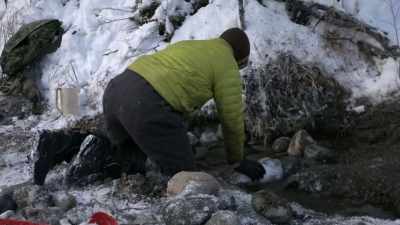 If I can kinda
make a dam here, - Life Below Zero: Next Generation