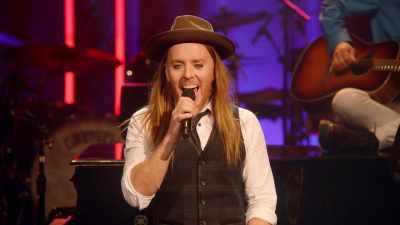 ♫ If I didn't have you
to hold me tight - Tim Minchin: Back